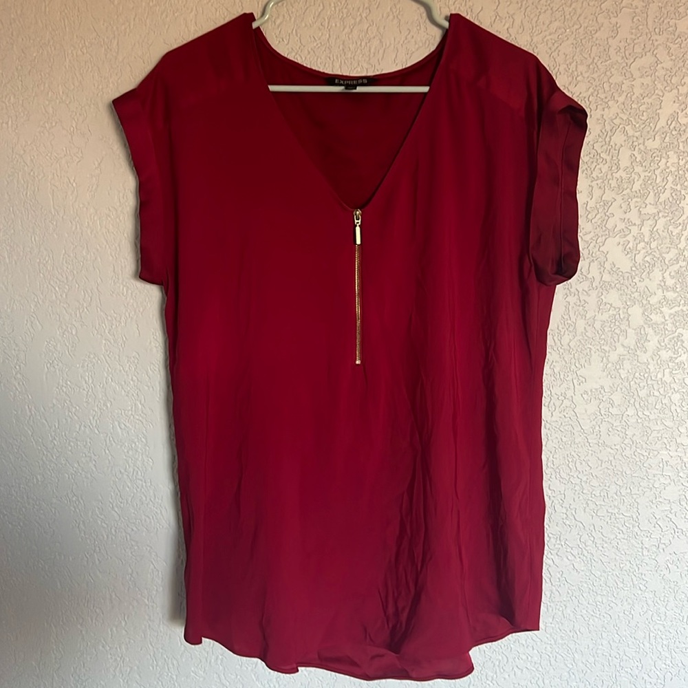 Express red short, short sleeve, work blouse with front zipper size large